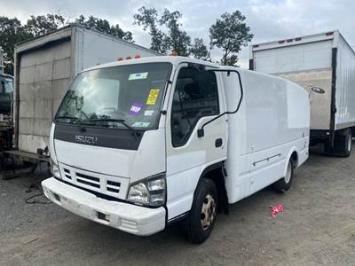 Isuzu NPR HD Salvage Truck