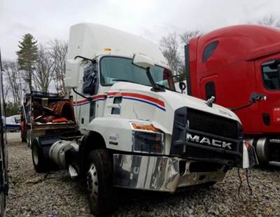 Mack Anthem Salvage Truck