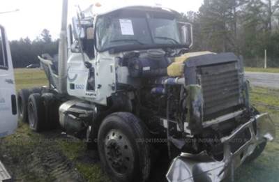 Mack Pinnacle CHU613 Salvage Truck