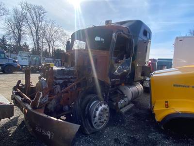Mack Pinnacle CXU613 Salvage Truck