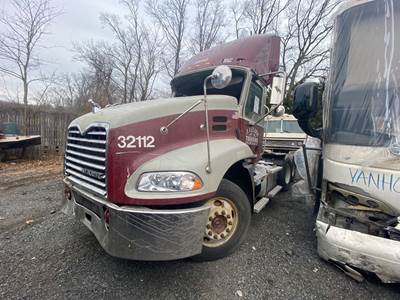 Mack Pinnacle CXU613 Salvage Truck
