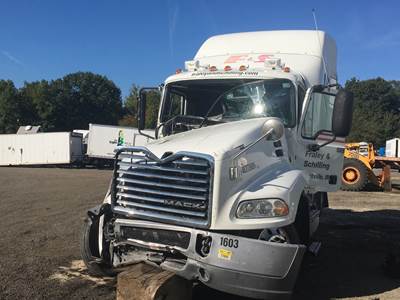 Mack Pinnacle CXU613 Salvage Truck