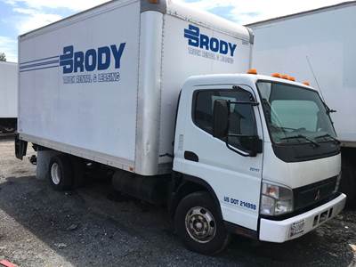 Mitsubishi FE-84D Salvage Truck