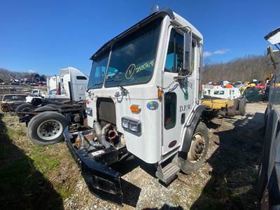 Peterbilt 320 Salvage Truck