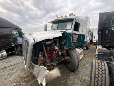 Peterbilt 384 Salvage Truck