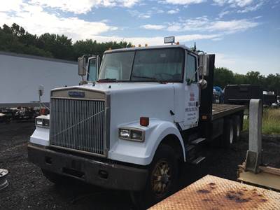 Volvo / WhiteGMC WCM Salvage Truck