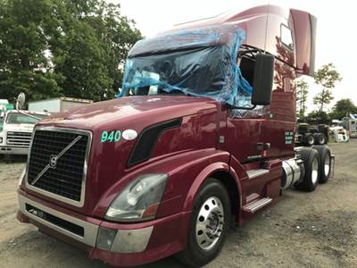 Volvo VNL Salvage Truck