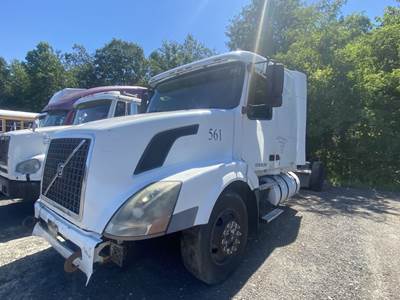 Volvo VNL Salvage Truck