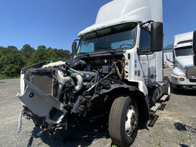 Volvo VNL Salvage Truck