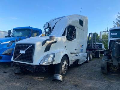 Volvo VNL Salvage Truck