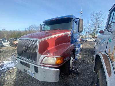 Volvo VNL Salvage Truck