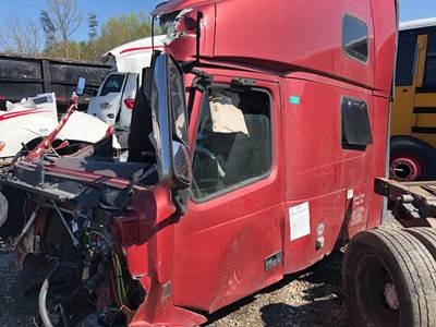 Volvo VNL Salvage Truck