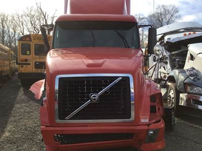 Volvo VNL Salvage Truck