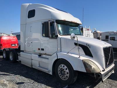 Volvo VNL Salvage Truck