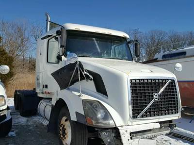 Volvo VNL Salvage Truck