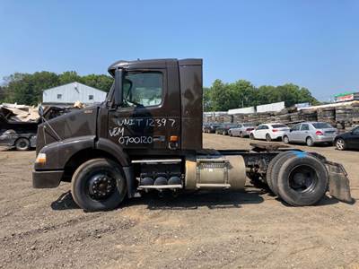 Volvo VNM Salvage Truck