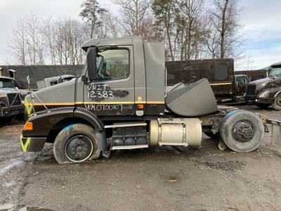Volvo VNM Salvage Truck