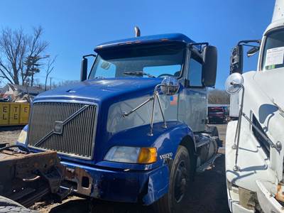 Volvo VNM Salvage Truck