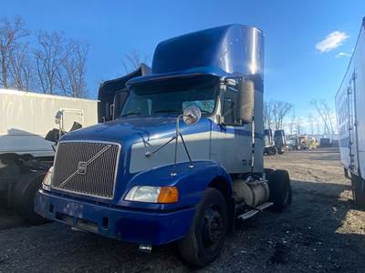 Volvo VNM Salvage Truck