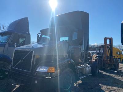Volvo VNM Salvage Truck