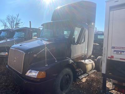 Volvo VNM Salvage Truck
