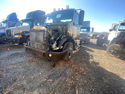 Volvo VNM Salvage Truck