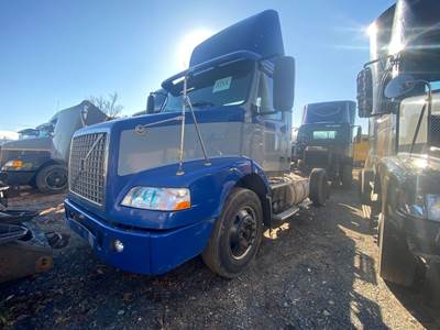 Volvo VNM Salvage Truck