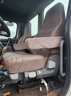 Freightliner Cascadia 113 Left Seat