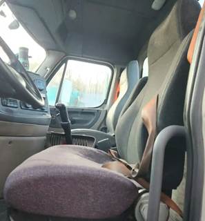 Freightliner Cascadia 113 Left Seat