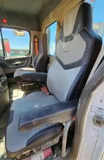 Freightliner Cascadia 113 Left Seat
