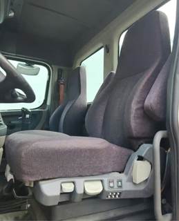 Freightliner Cascadia 125 Left Seat