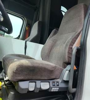 Freightliner Cascadia 125 Left Seat