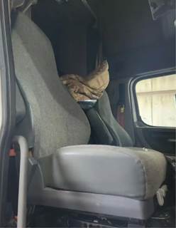 Freightliner Cascadia 125 Right Seat