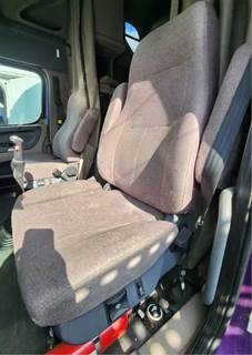 Freightliner Cascadia 125 Left Seat