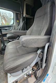 Freightliner Cascadia 125 Left Seat
