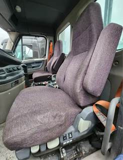 Freightliner Cascadia 125 Left Seat