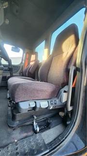 Freightliner Cascadia 125 Left Seat
