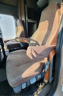 Freightliner Cascadia 125 Left Seat
