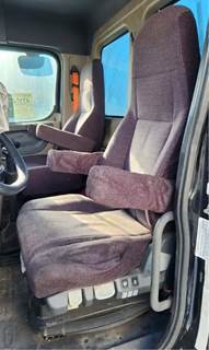 Freightliner Cascadia 125 Left Seat