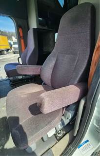 Freightliner Cascadia 125 Left Seat