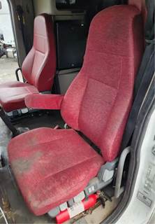 Freightliner Cascadia 125 Left Seat