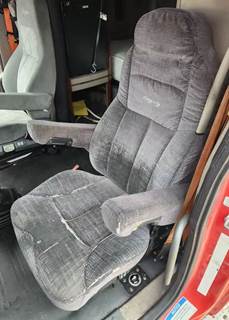 Freightliner Cascadia 125 Left Seat