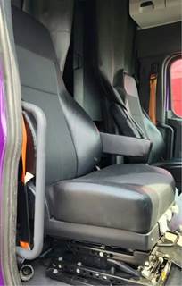 Freightliner Cascadia 126 Right Seat
