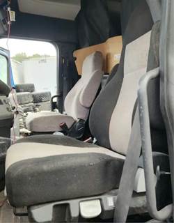Freightliner Cascadia 126 Left Seat
