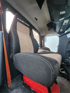 Freightliner Cascadia 126 Right Seat