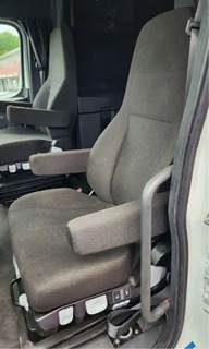 Freightliner Cascadia 126 Left Seat