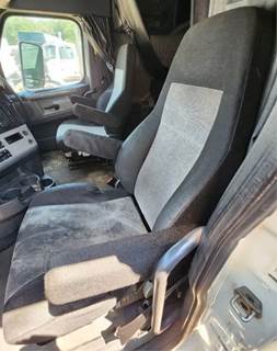 Freightliner Cascadia 126 Left Seat