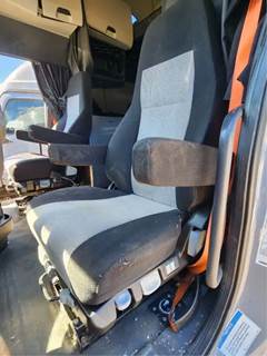 Freightliner Cascadia 126 Left Seat