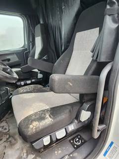 Freightliner Cascadia 126 Left Seat