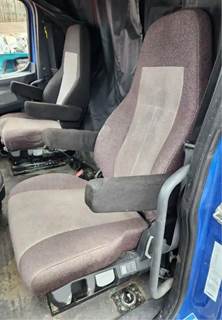 Freightliner Cascadia 126 Left Seat